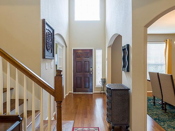 3rd image of 514 Baycliff Ct