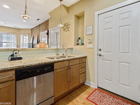 4th image of 4304 N Saint Louis Ave APT 3B