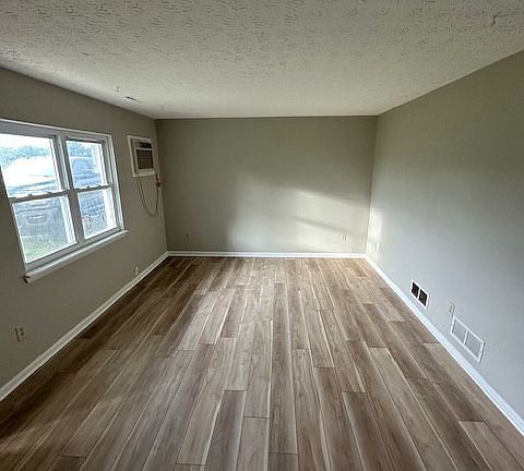 Living Area/Entrance to apartment