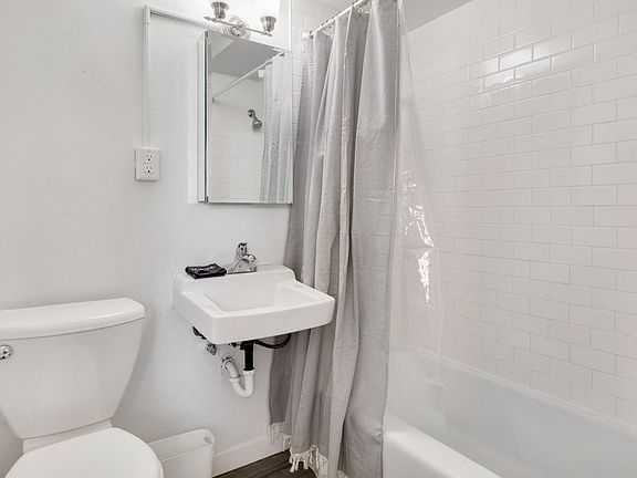 5th image of 3309 Pillsbury Ave #2