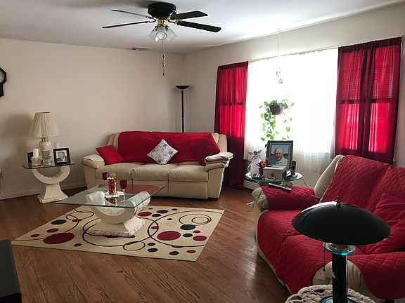 2nd image of 560 Grandview Dr