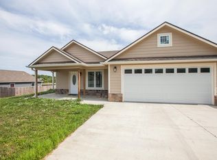202 Bergsten Ct, Riley, KS 66531