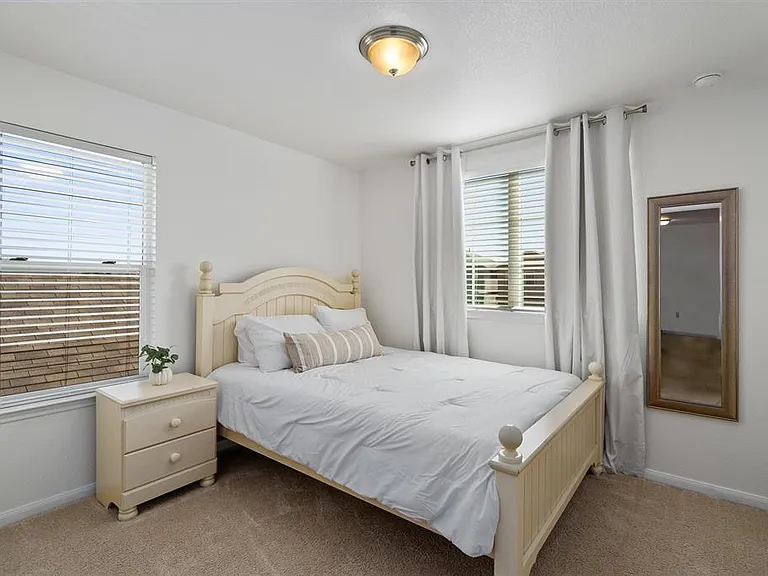 10308 Hatton Ln — Photo 18
