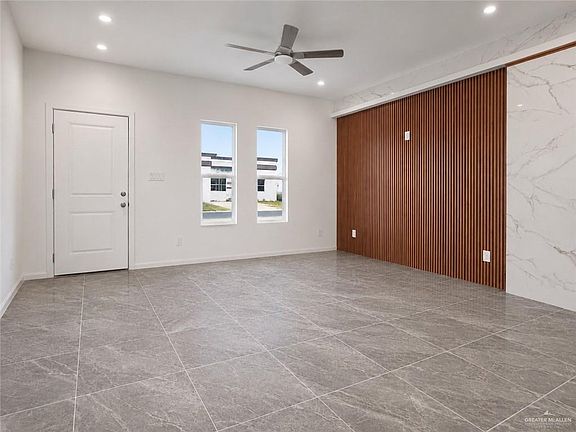 4th image of 307 Valencia Dr