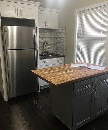 3rd image of 18058 Oakwood Ave