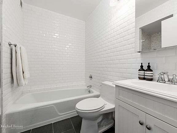 5th image of 117 E 57th St APT 44B