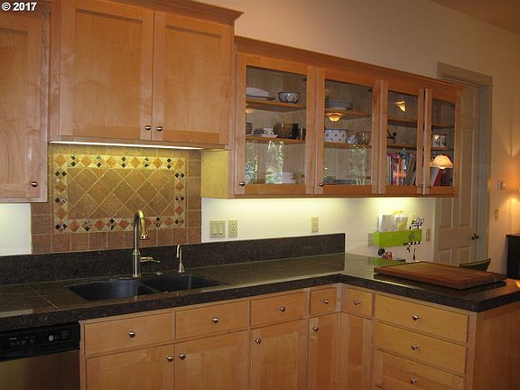 5th image of 2613 Laurel Hill Dr