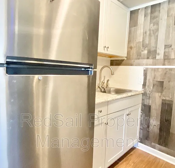323 Roane Dr — Photo 9
