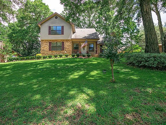 3rd image of 2419 Edgewater Dr