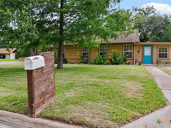 3rd image of 209 Sunset Dr