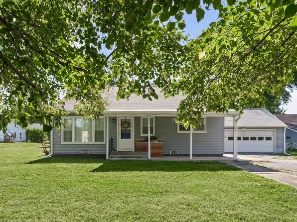 205 E Jefferson St, Philo, IL 61864