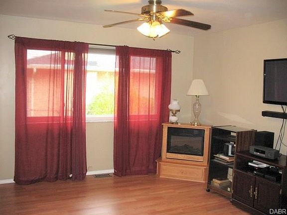 4th image of 2481 Delavan Dr