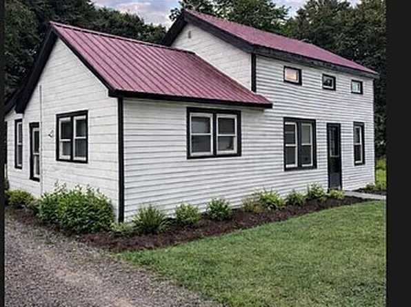 56 Sullivan St, Hoosick, NY 12089