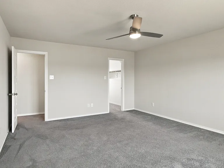944 Ravenwood Ln — Photo 32