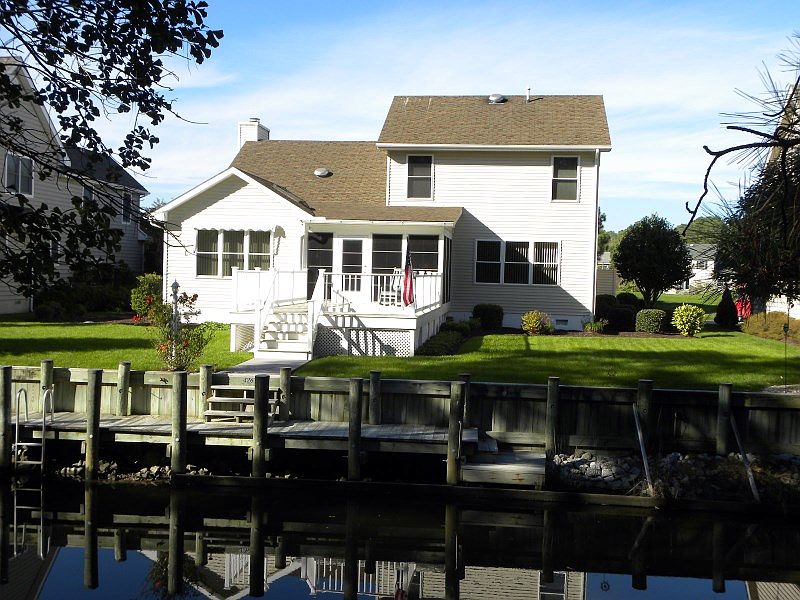 1st image of 426 Canal Way W