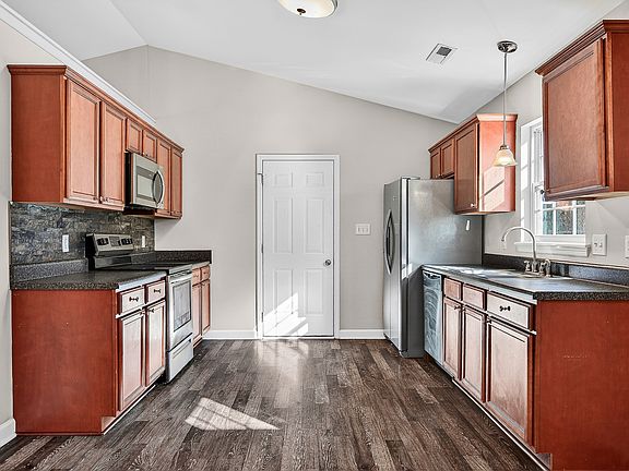 5th image of 130 Woodbury Farm Dr
