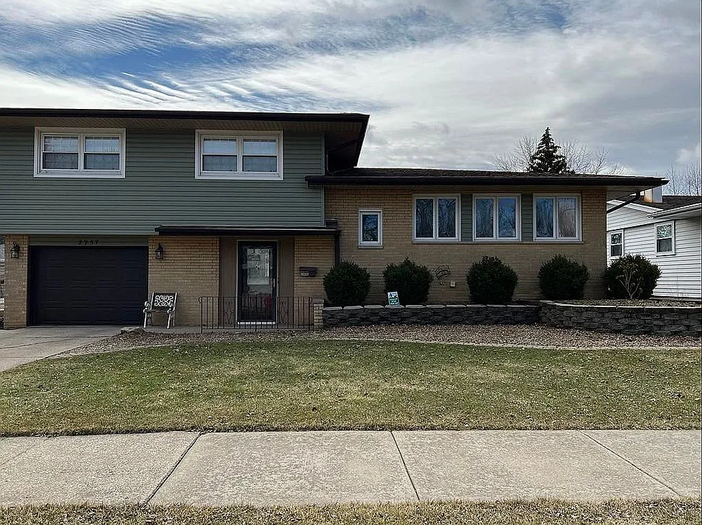 2957 191st Pl photo 1