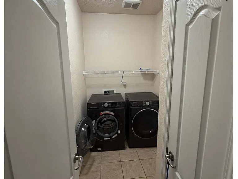 4212 Luz De Estrella — Photo 1