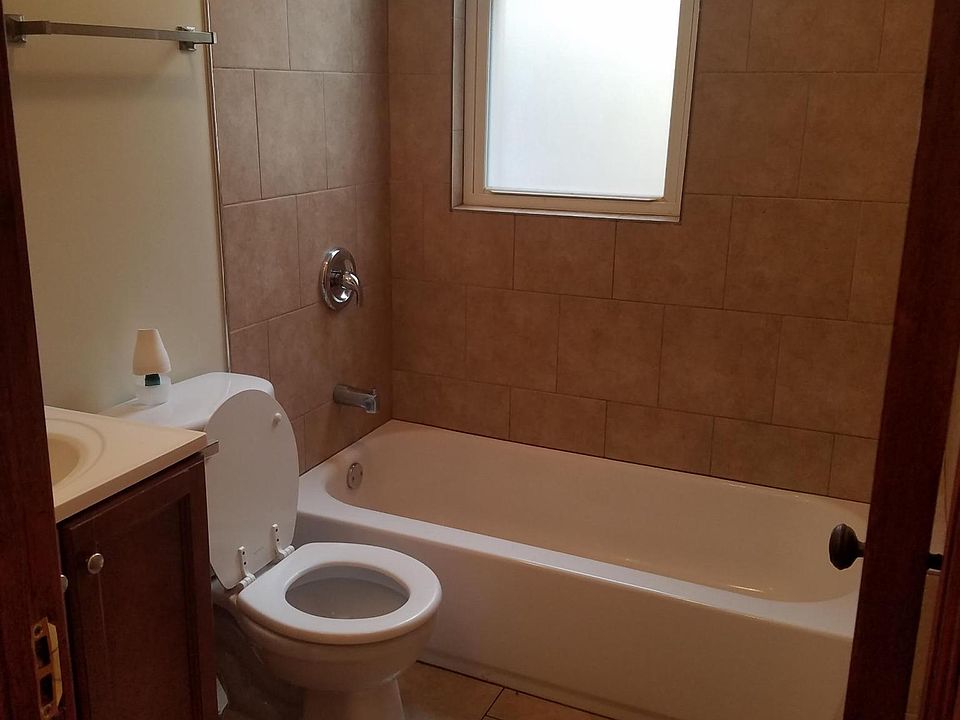 2nd image of 1014 N Trumbull Ave #1