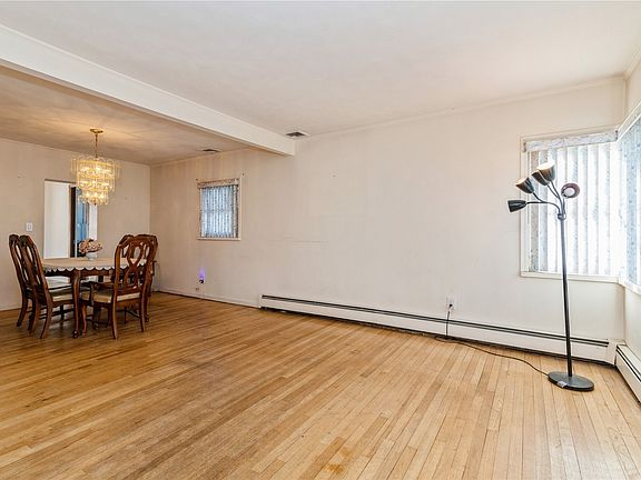 2nd image of 19 Secatogue Ave