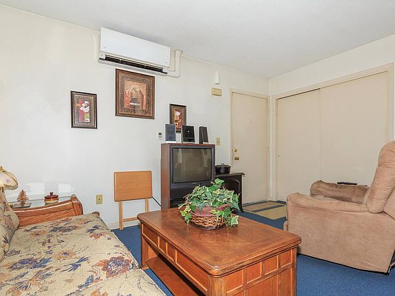 5th image of 50 Pembroke Dr #9770108
