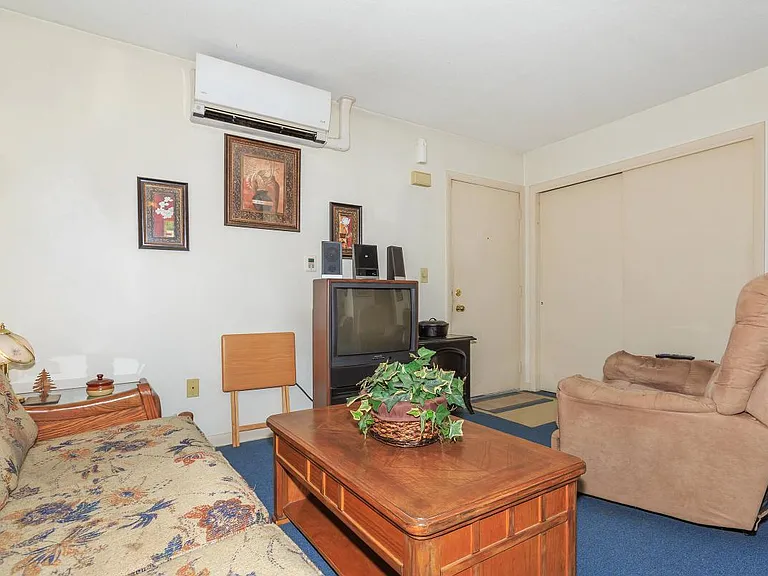 50 Pembroke Dr — Photo 5
