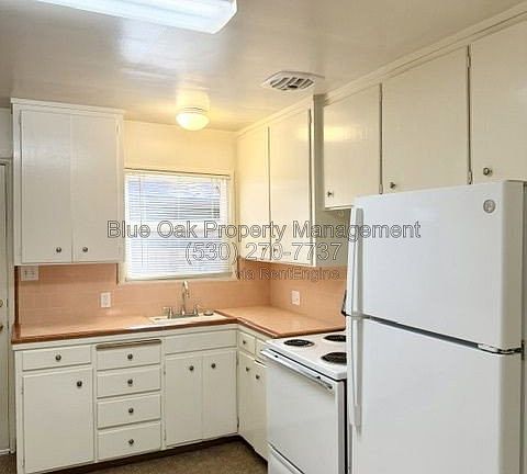4th image of 1476 E 8th St APT A