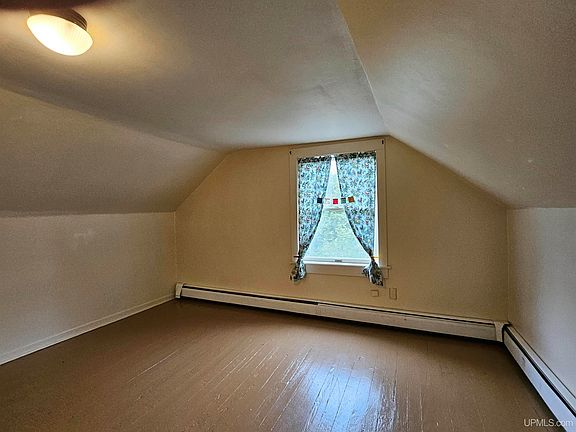 2nd image of 176 Pine St
