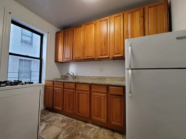 21-67 33rd St APT 2C, Astoria, NY 11105