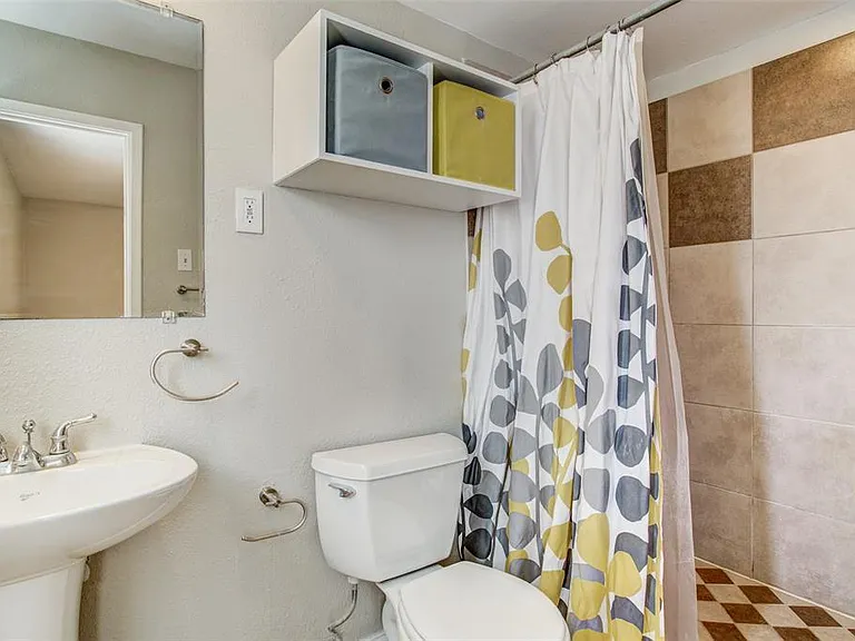 703 Terryland Dr — Photo 13