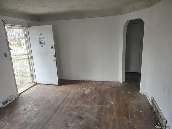 5th image of 6299 Hunt St