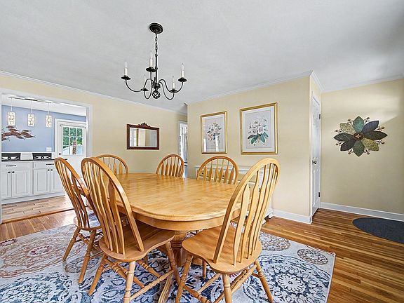 5th image of 592 Pond St