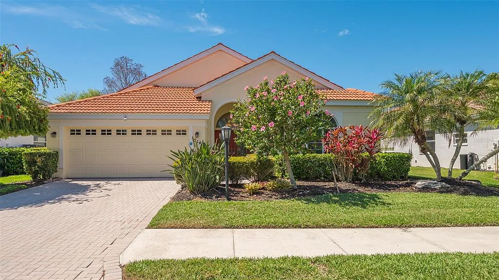 3 bed, 2.0 bath, 2162 sqft, $8,000 — Photo 1