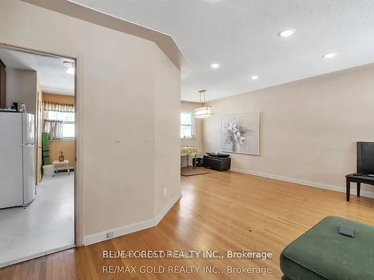 344 McNay St — Photo 2