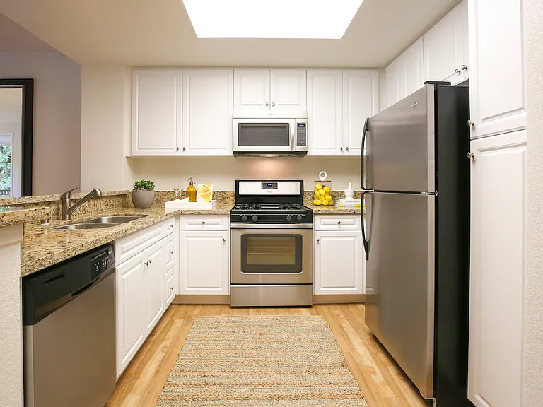 Newport Bluffs Apartment Village — Photo 6