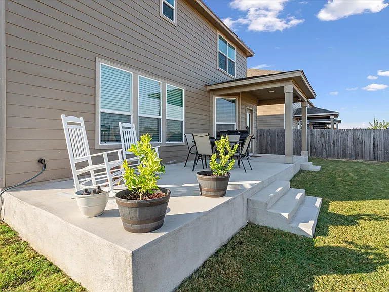753 Bailey Park Dr — Photo 3