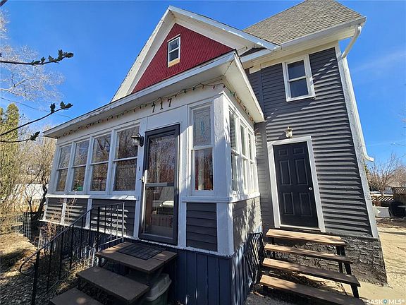 3rd image of 717 Coteau AVENUE