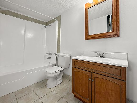 3rd image of 1210 SE Belmont Dr APT 3