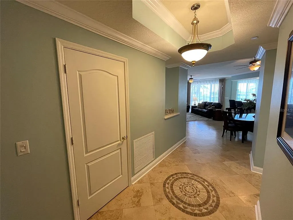 3 bed, 3.0 bath, 2087 sqft, $10,000 — Photo 3