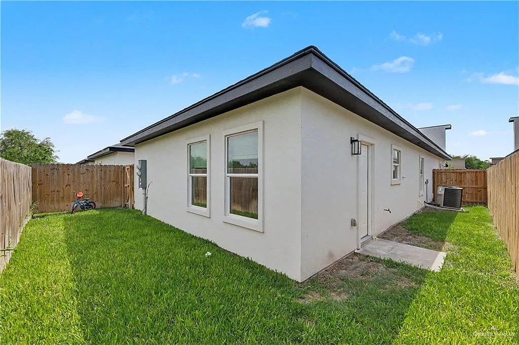 2 bed, 2.0 bath, 986 sqft, $1,200 — Photo 4