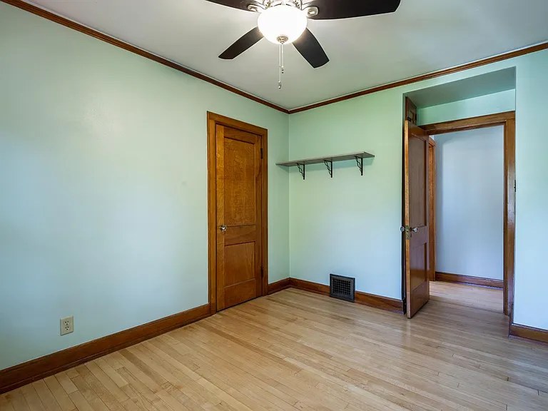 2131 S 81st St — Photo 20