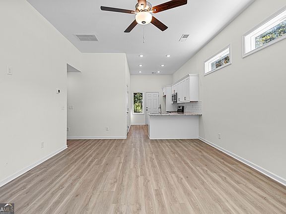 5th image of 1015 Stonewall St