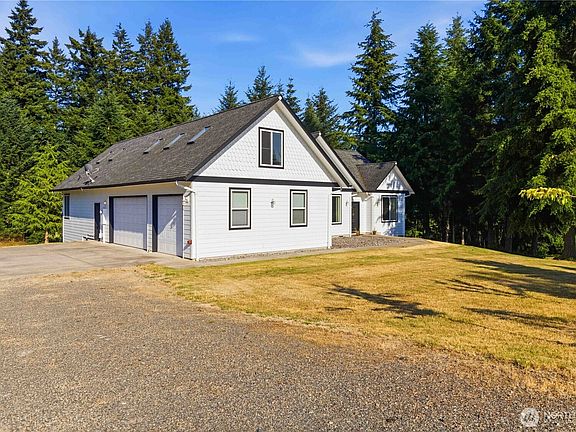4th image of 128 Flagstone Drive