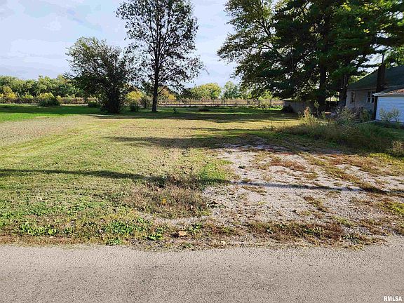 4th image of 175 Railroad Ave