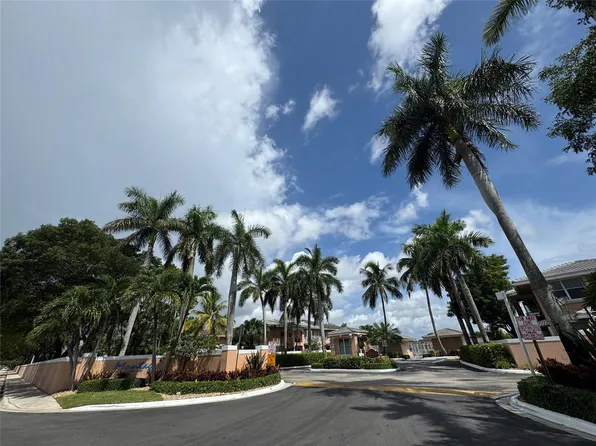 3243 NW 44th Street #2, Fort Lauderdale, FL 33309