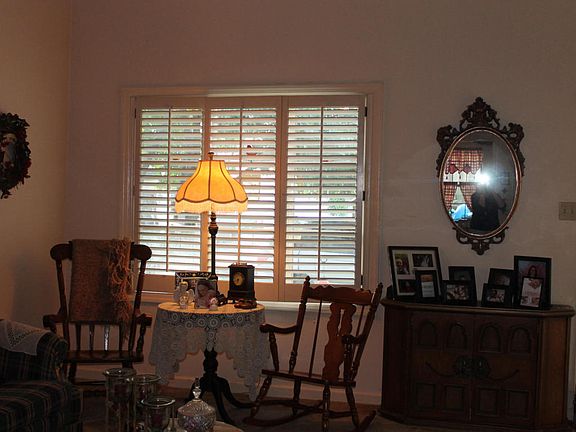 4th image of 218 S Magnolia St #3
