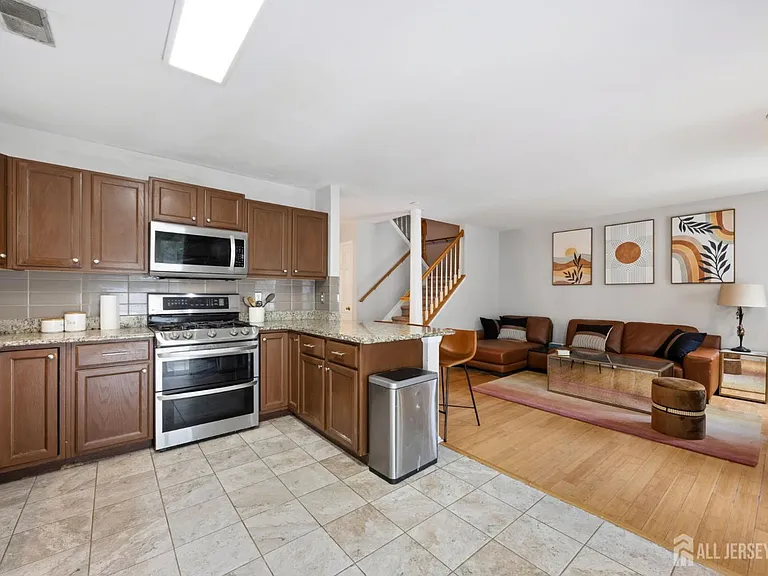 301 Pheasant Run — Photo 10