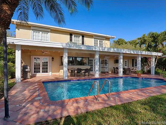 3rd image of 12960 N Calusa Club Dr