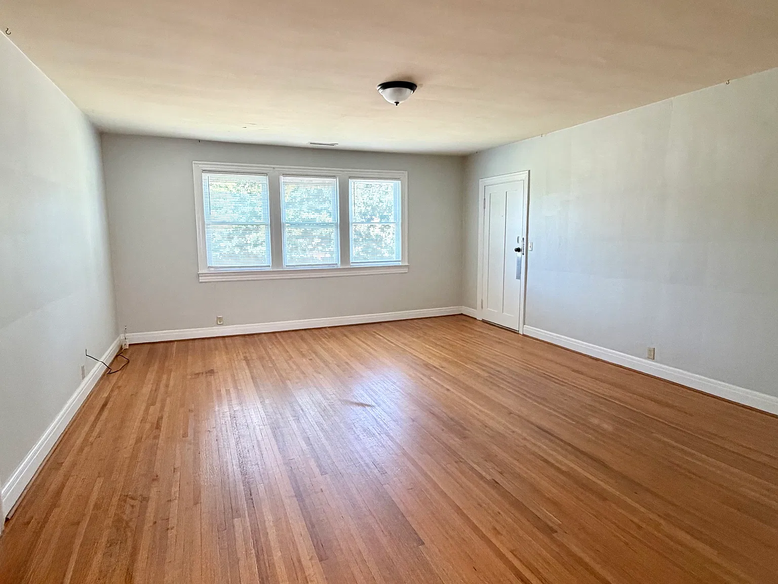 1601 Stratford Ave — Photo 2
