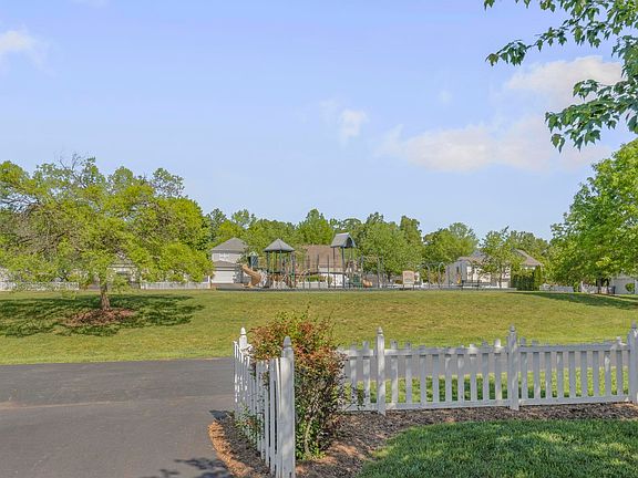 4th image of 3353 Turnberry Cir